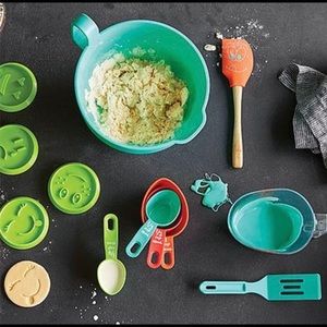 Pampered chef kids cookie baking set